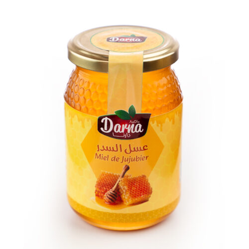 Miel de Jujubier - Délice Doré aux Arômes Enchantés Découvrez l'exquise douceur du miel de jujubier, un trésor doré récolté avec soin des fleurs de jujubier, un arbre vénéré depuis des siècles pour ses bienfaits et ses saveurs délicates. Ce miel unique offre une expérience gustative riche et envoûtante, capturant l'essence même de la nature.